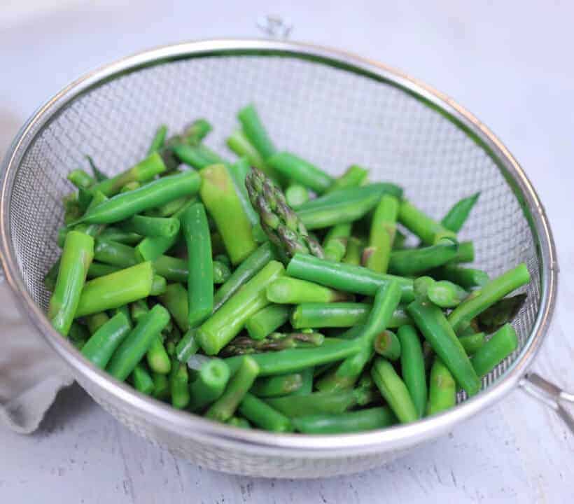fresh green beans and asparagus for a quick salad