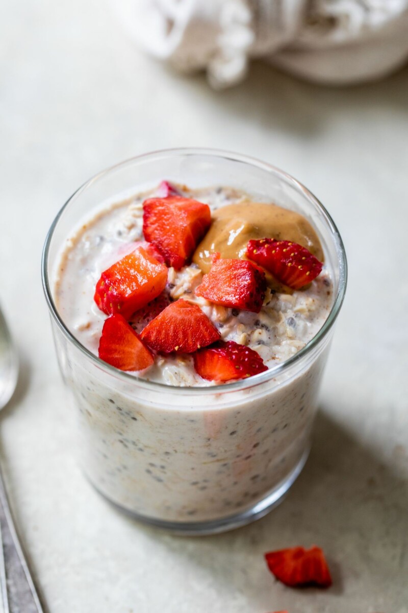 Protein-Packed Strawberry Overnight Oats « Clean & Delicious