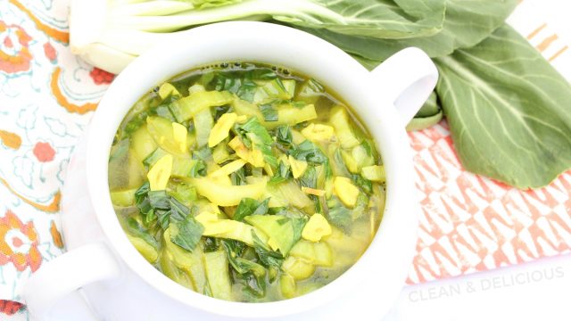 Bok Choy soup with garlic and turmeric 