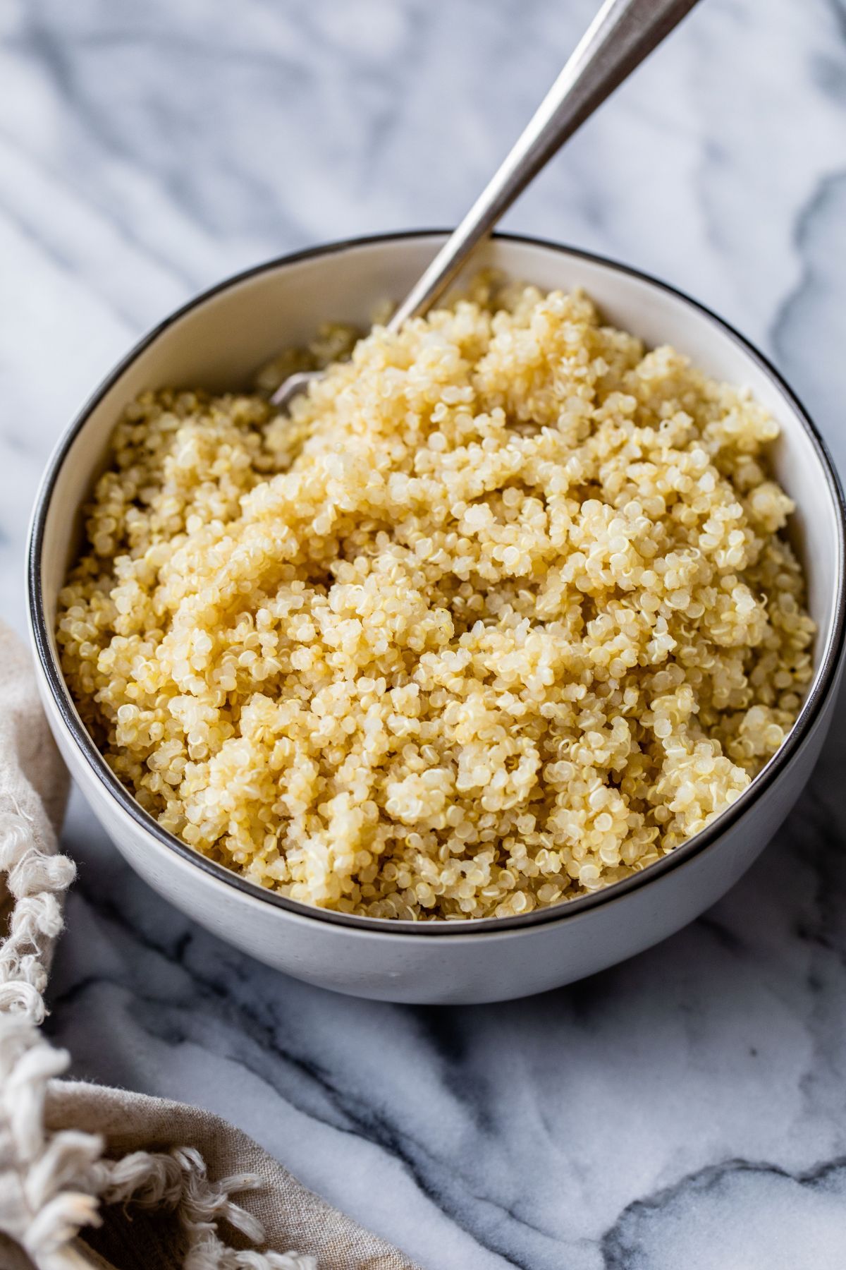 how to cook quinoa fluffed in a bowl.