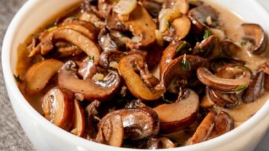 Creamy garlic mushrooms - a quick, easy, tasty side dish!