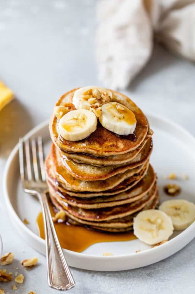 Banana Oatmeal Pancakes | healthy, gluten-free recipe! Clean & Delicious