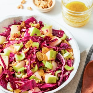 red cabbage salad with green apples and raisins