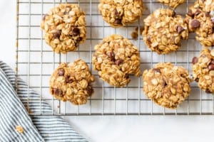 4-Ingredient Peanut Butter Oatmeal Cookies « Clean & Delicious