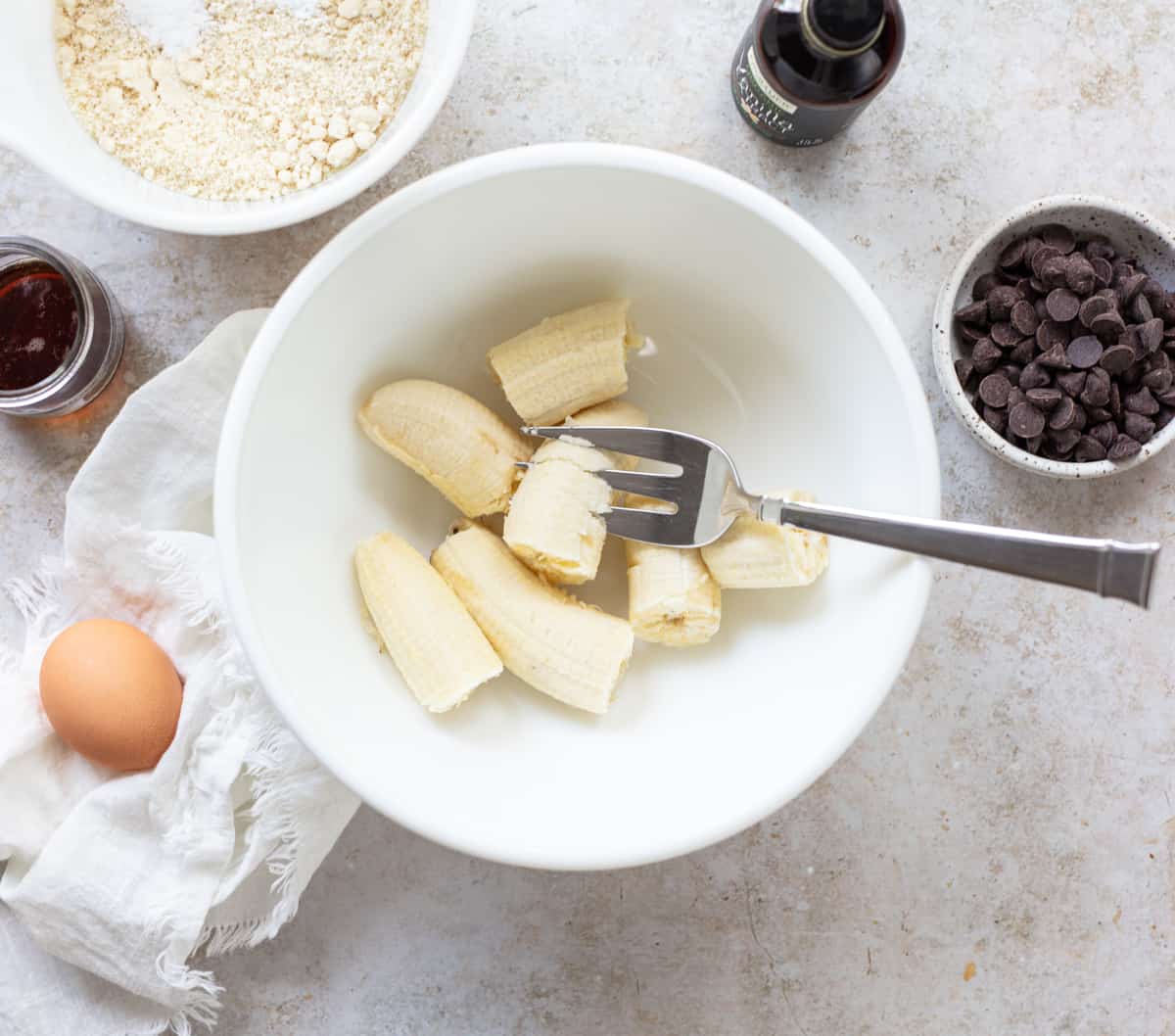 ingredients to make almond flour banana muffins