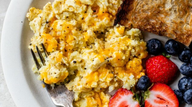 Scrambled eggs with cauliflower served with berries and toast.