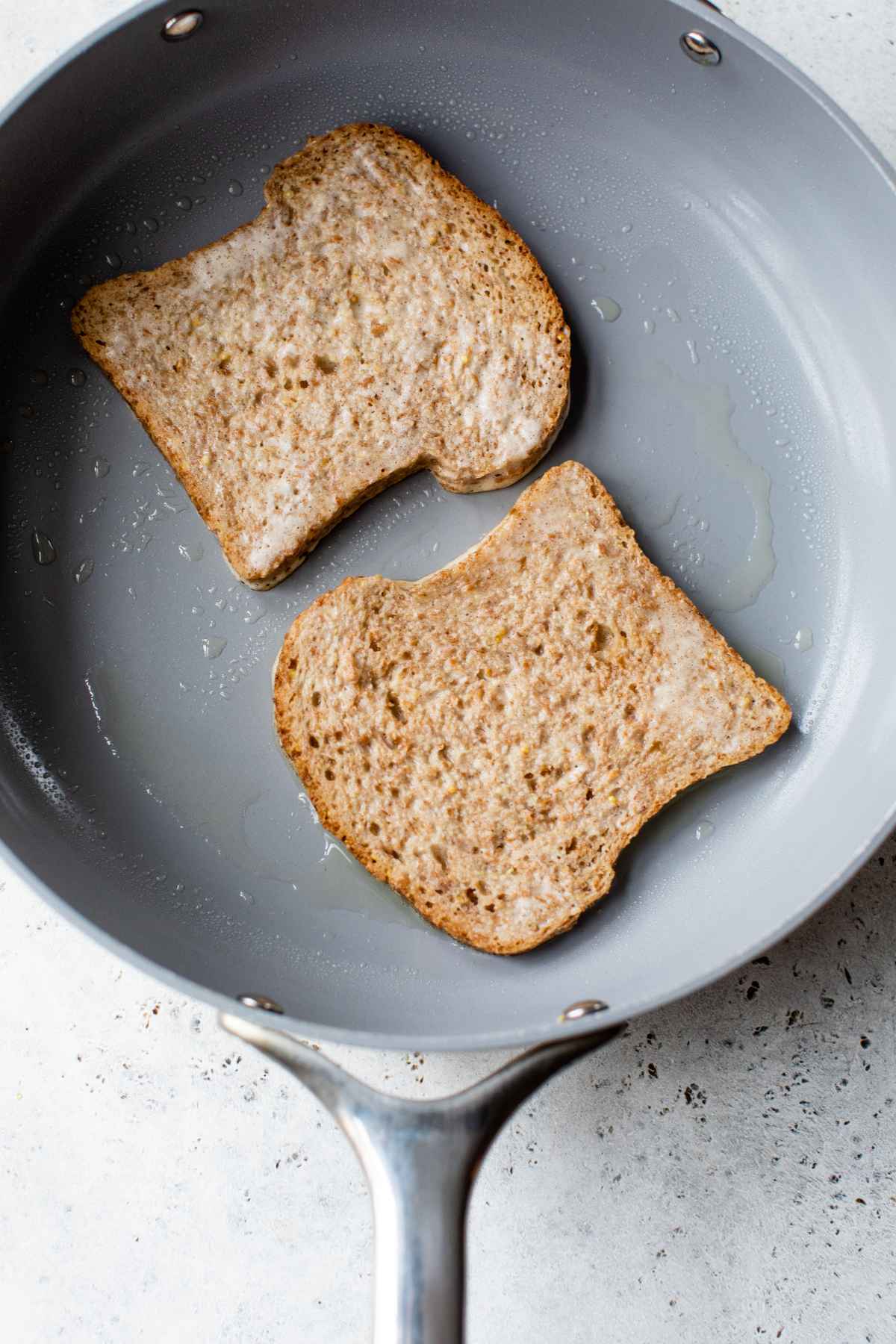 Cooking slices of bread in a pan.